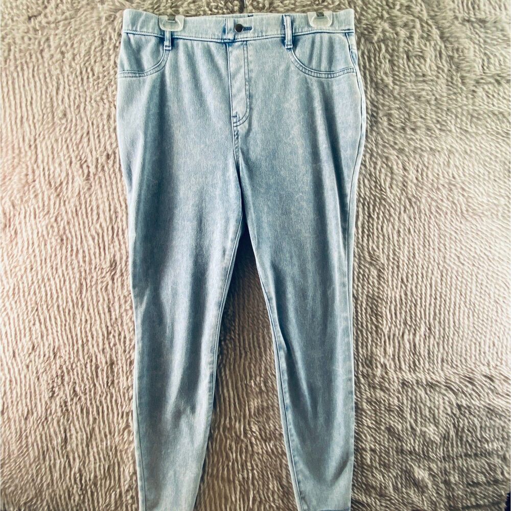 Time and Tru Women's 32x30 Medium Wash Mid Rise Stretch Denim Jeans